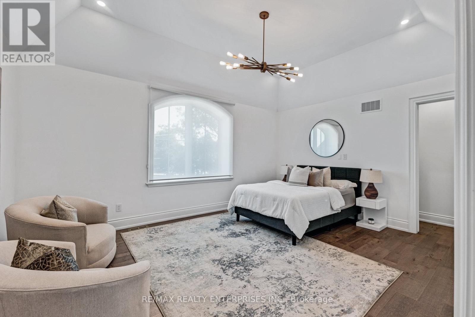 Photo 2 of 714 Atoka Drive, Mississauga ON