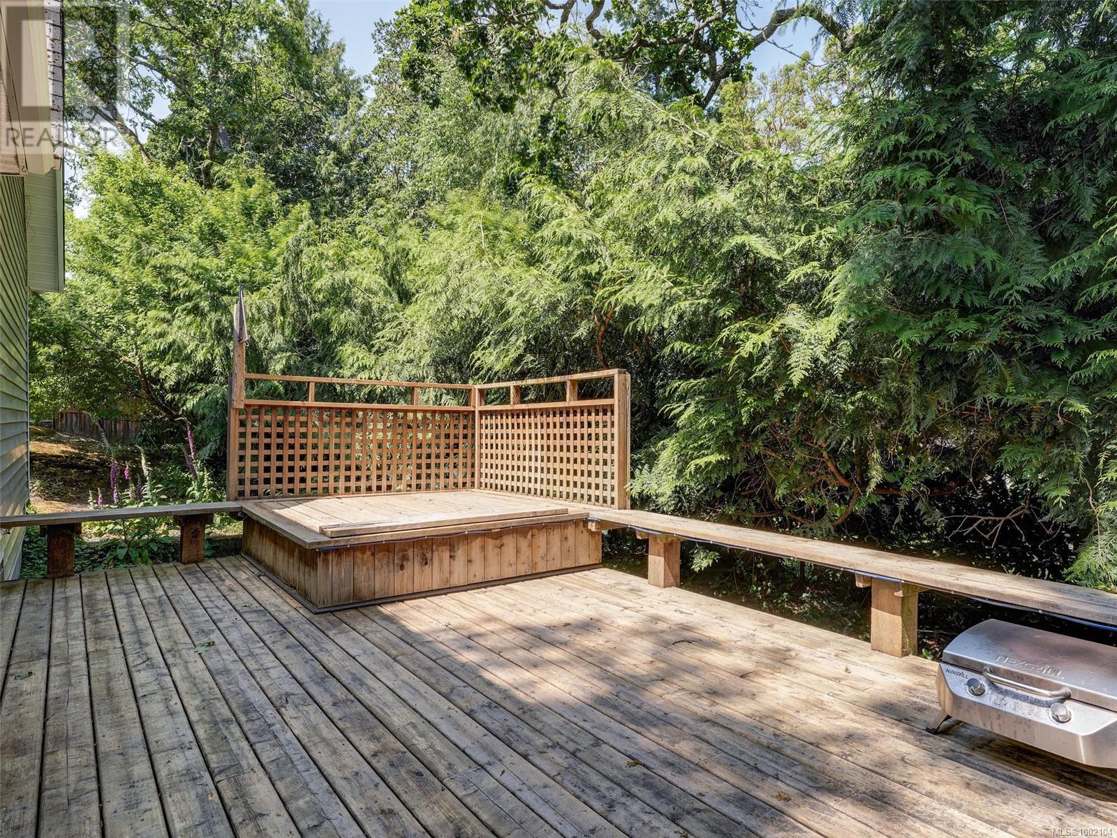2784 Tudor Ave, Saanich