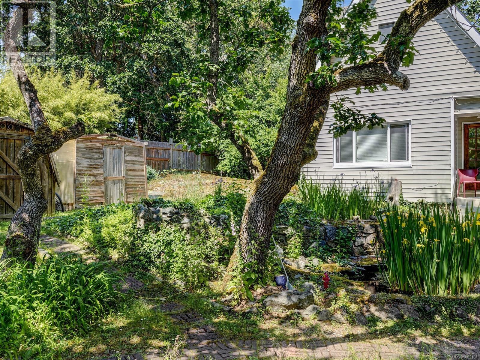 2784 Tudor Ave, Saanich
