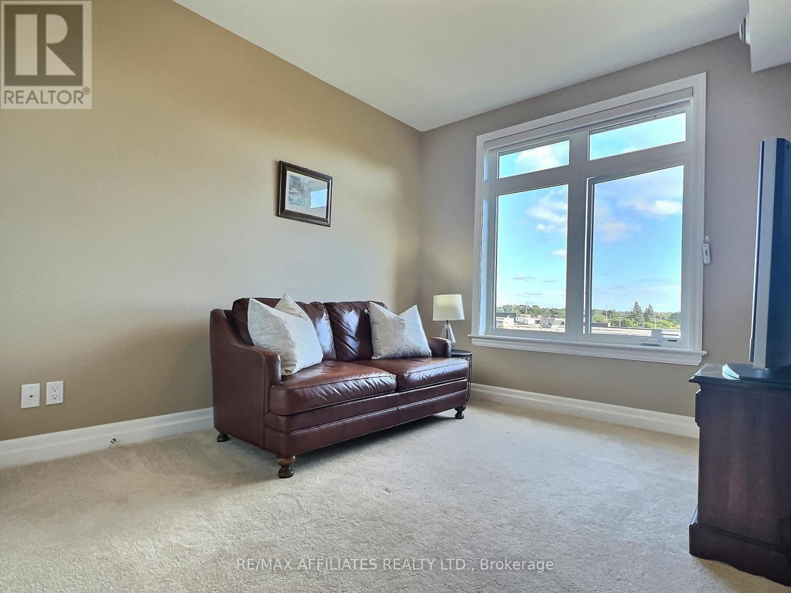 Photo 8 of 303 1109 Millwood Avenue, Brockville ON