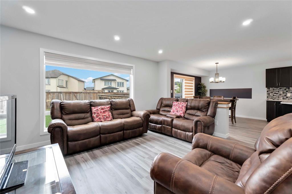 Photo 2 of 83 Falcon Creek Bay, Winnipeg MB
