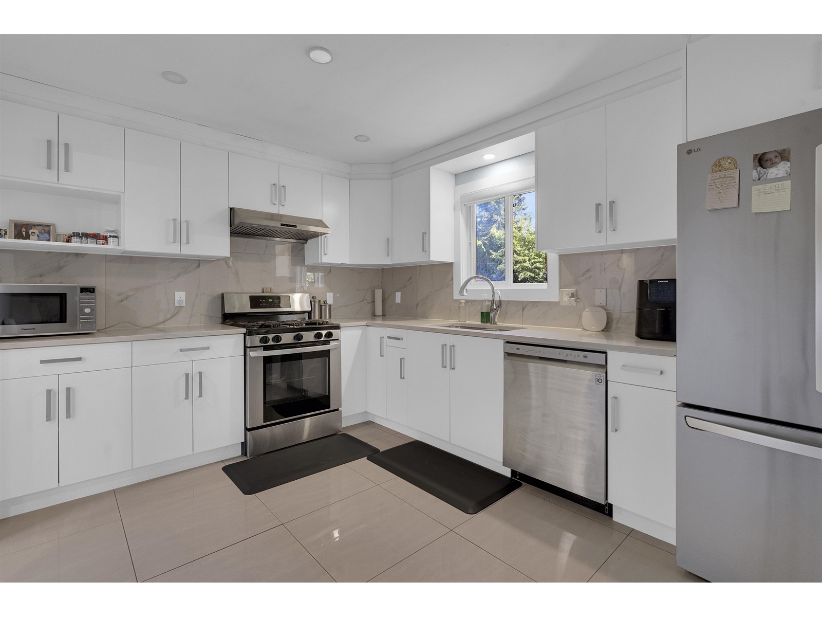 Photo 10 of 19966 50 A Avenue, Langley BC