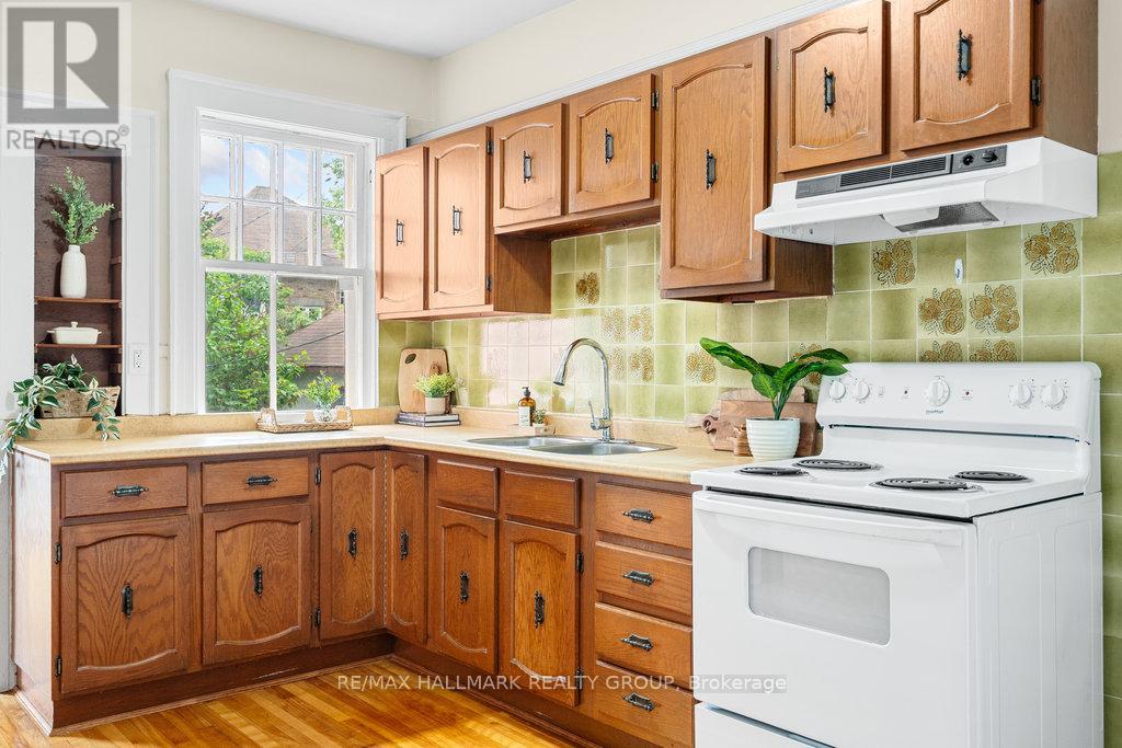 Photo 15 of 386 388 First Avenue, Ottawa ON