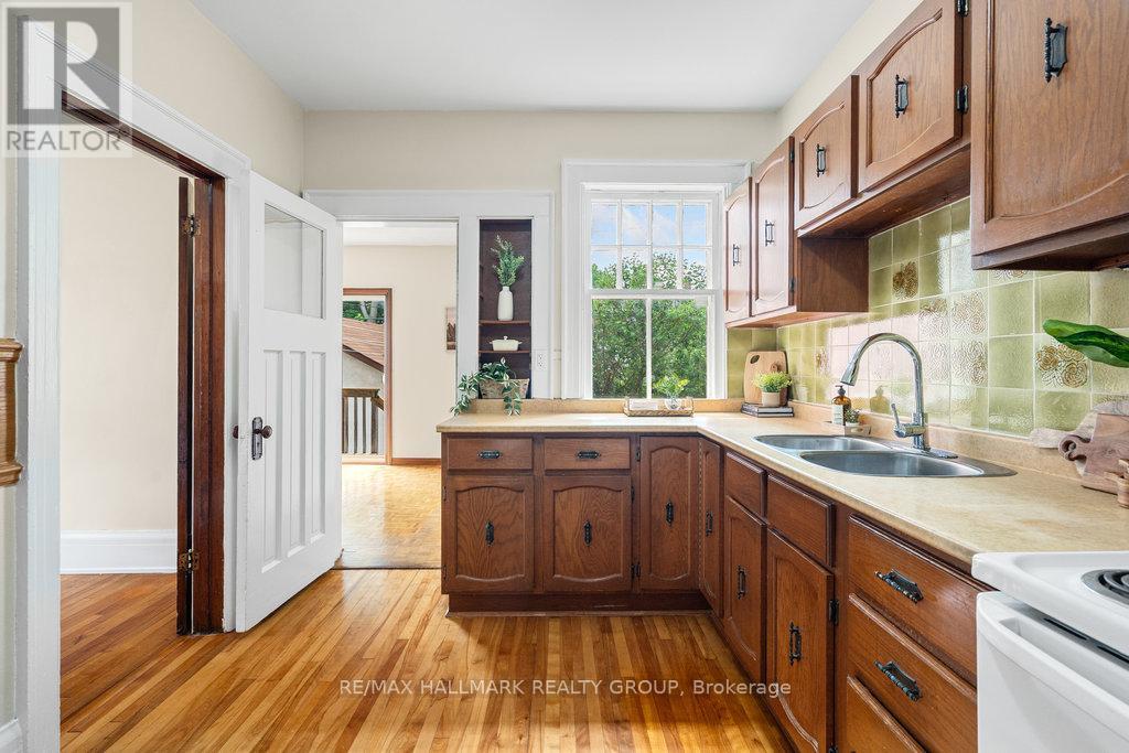 Photo 16 of 386 388 First Avenue, Ottawa ON