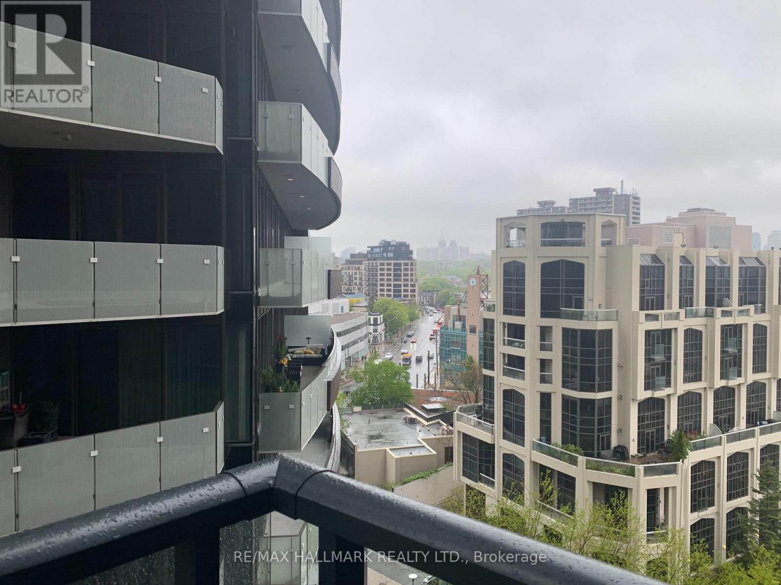 #901 32 DAVENPORT ROAD - 13