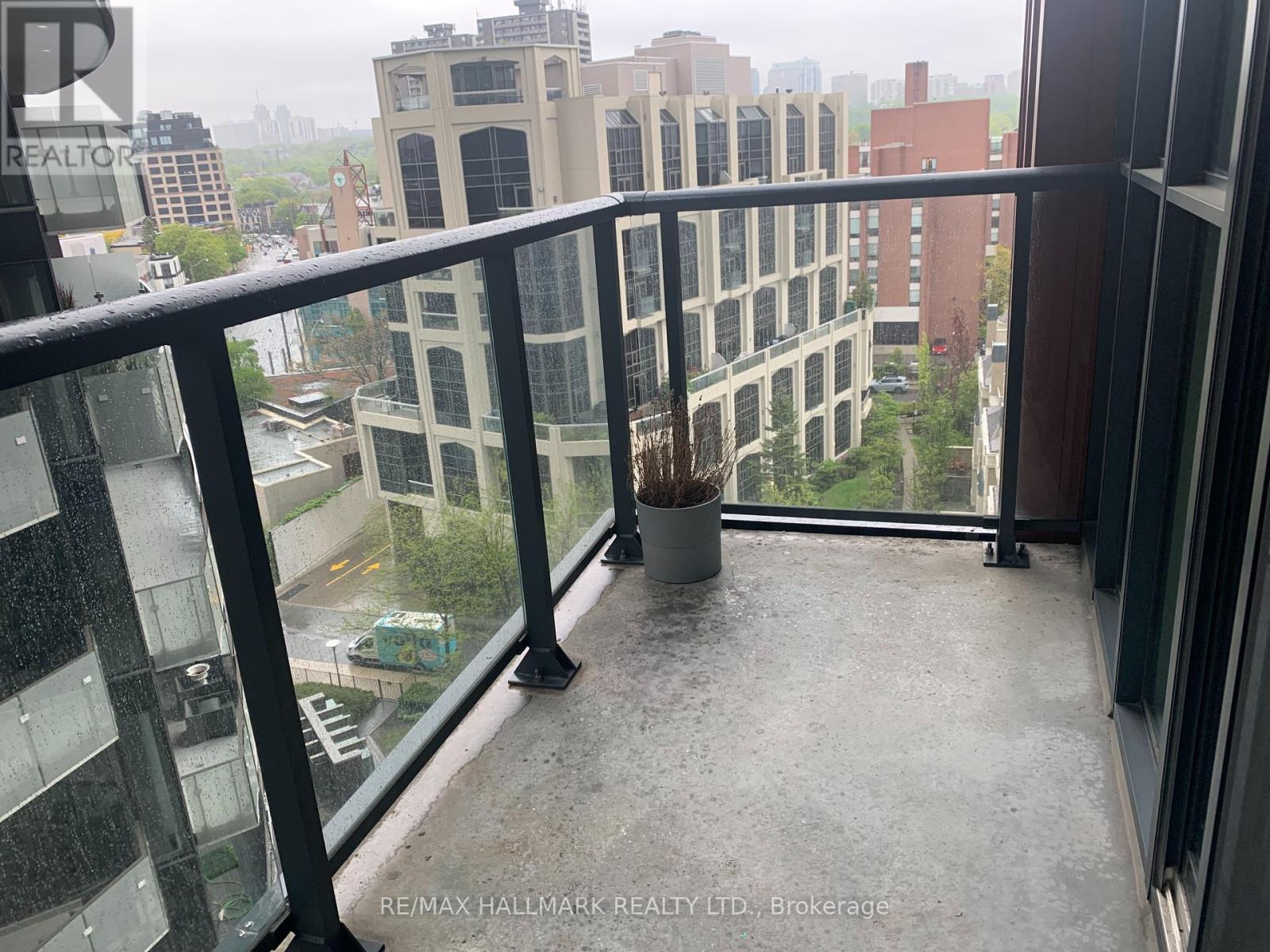 #901 32 DAVENPORT ROAD - 14