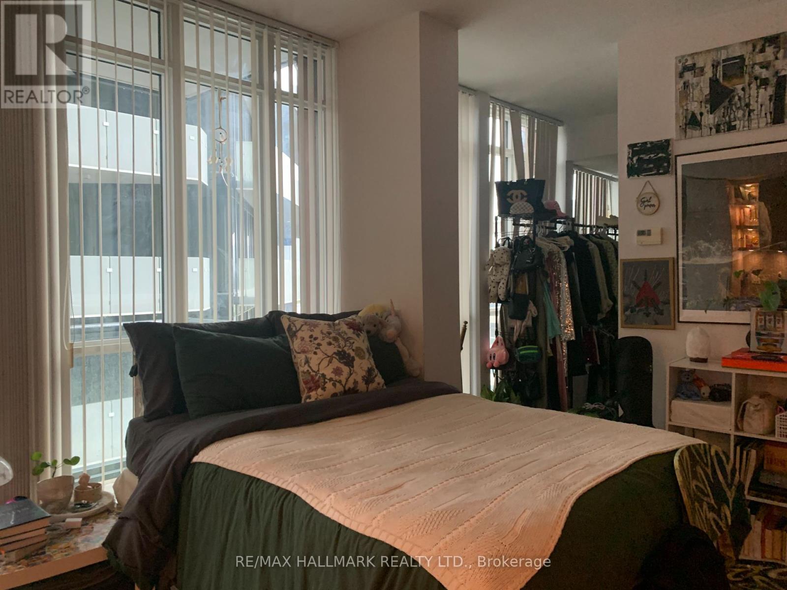 #901 32 DAVENPORT ROAD - 17