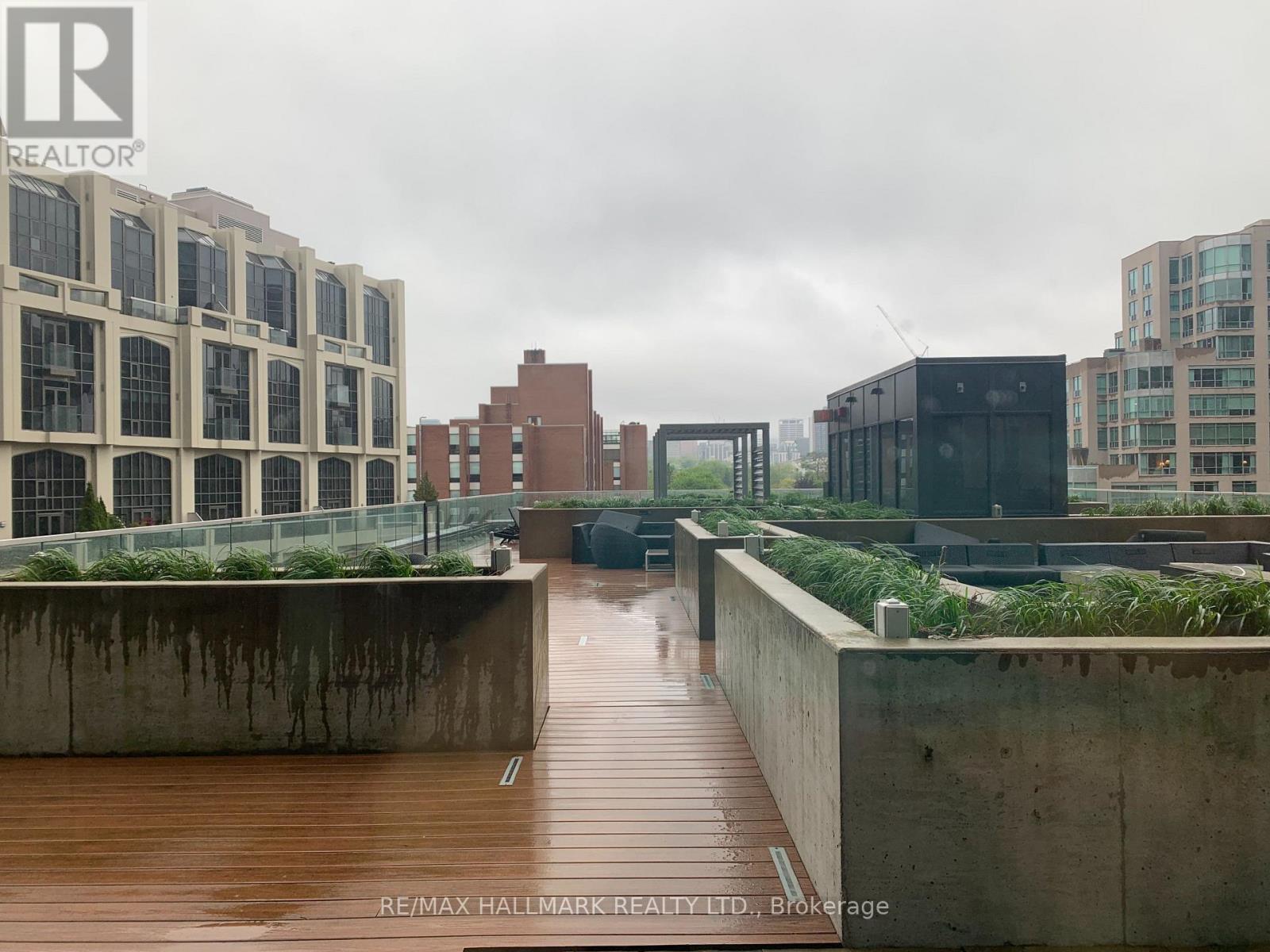 #901 32 DAVENPORT ROAD - 27