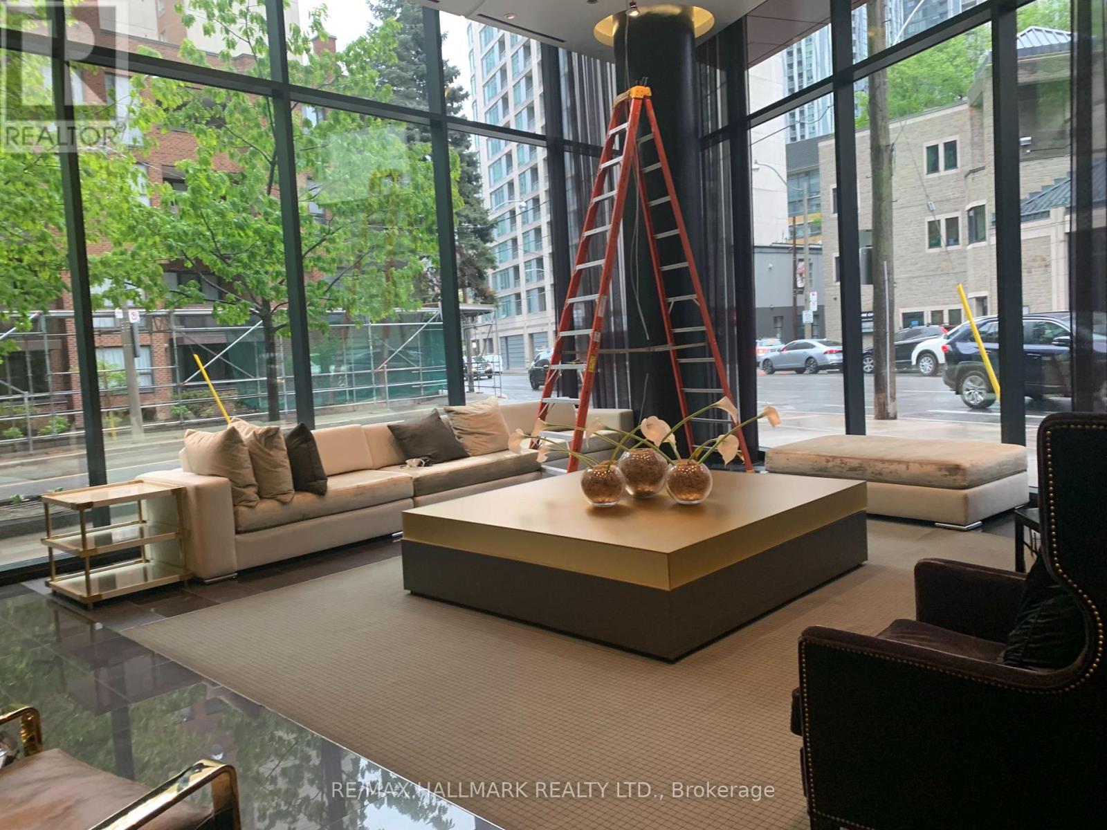 #901 32 DAVENPORT ROAD - 3