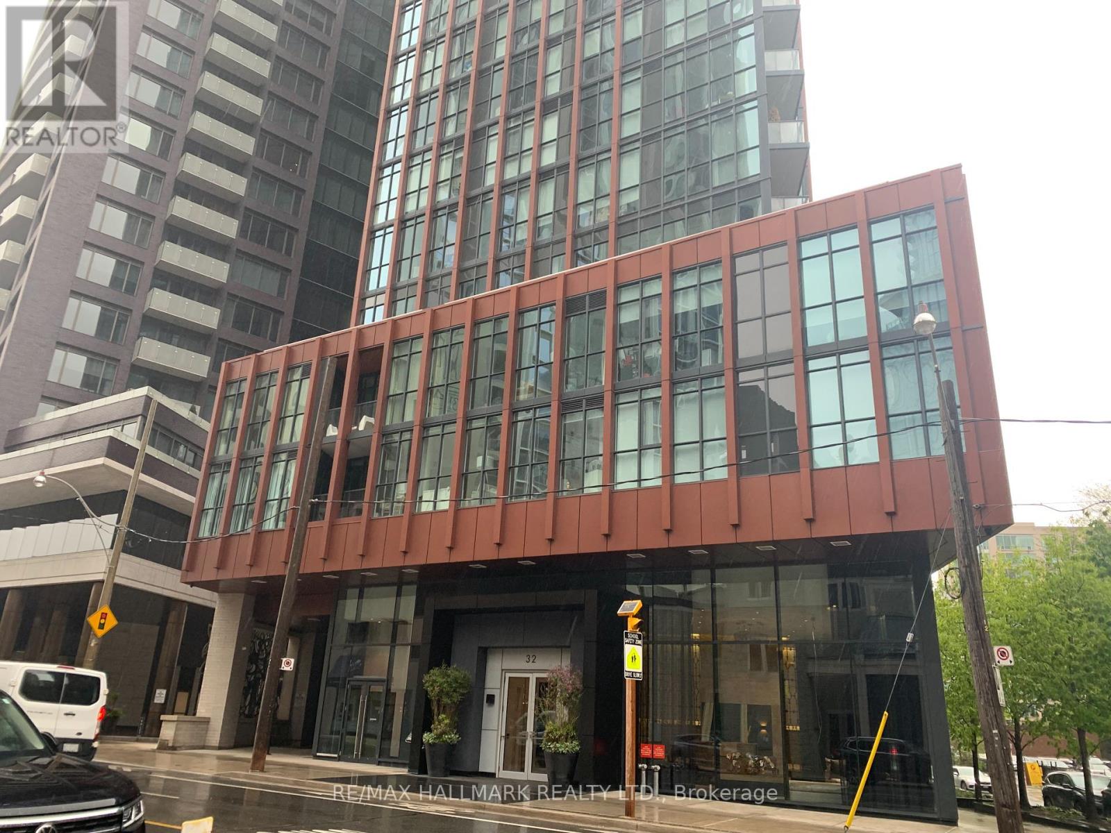 #901 32 DAVENPORT ROAD - 30