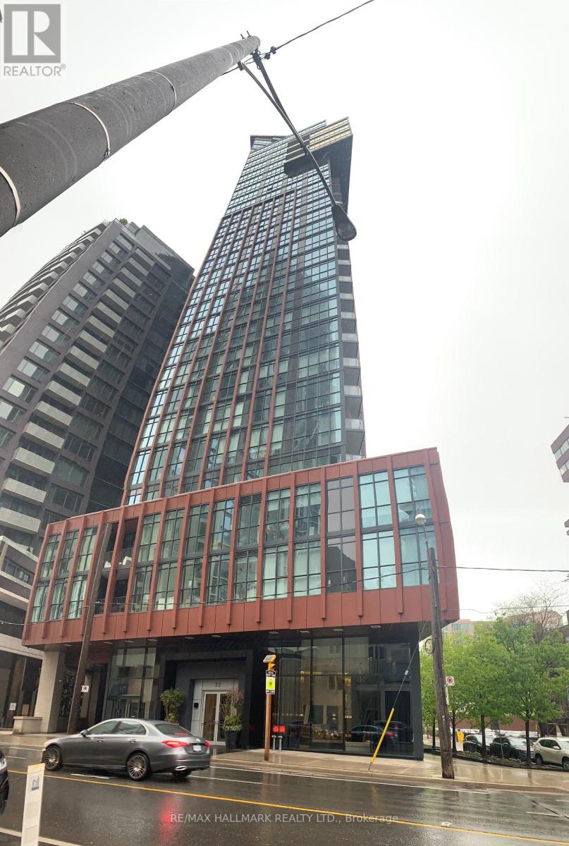 #901 32 DAVENPORT ROAD - 31