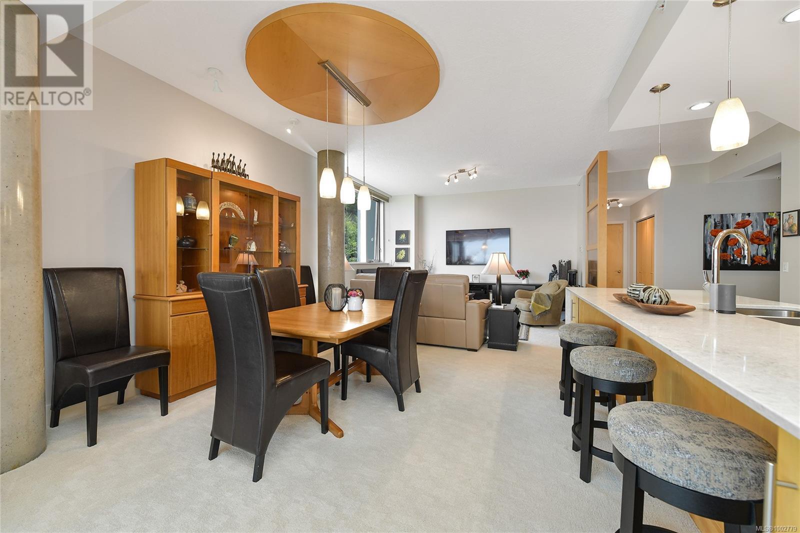 Photo 11 of 503 738 Sayward Hill Terr, Saanich BC