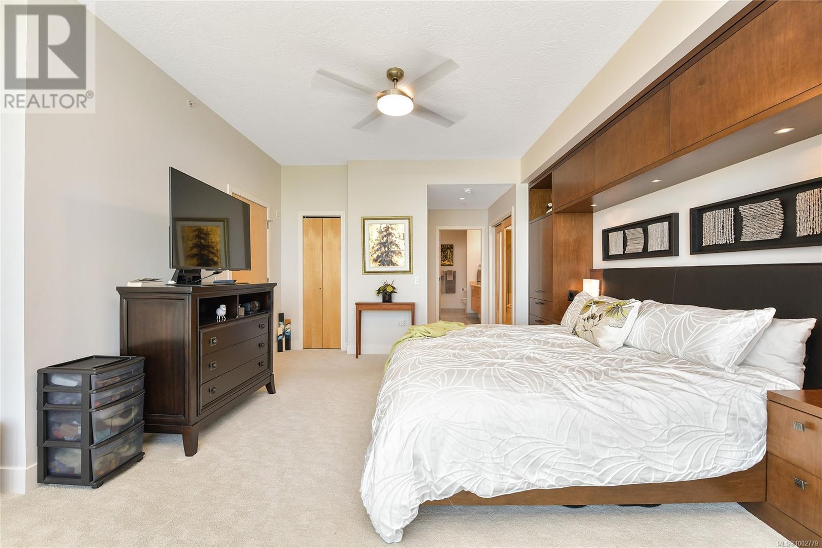 Photo 28 of 503 738 Sayward Hill Terr, Saanich BC