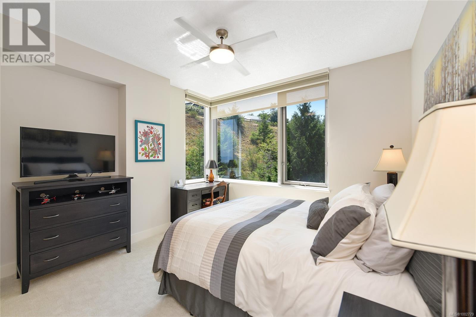Photo 36 of 503 738 Sayward Hill Terr, Saanich BC