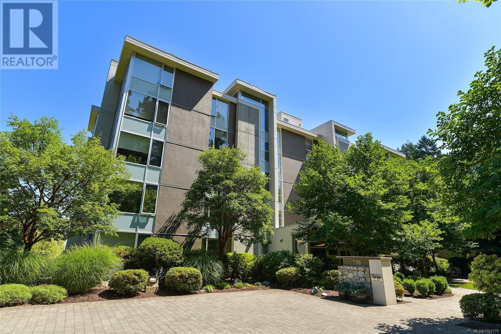 Photo 46 of 503 738 Sayward Hill Terr, Saanich BC