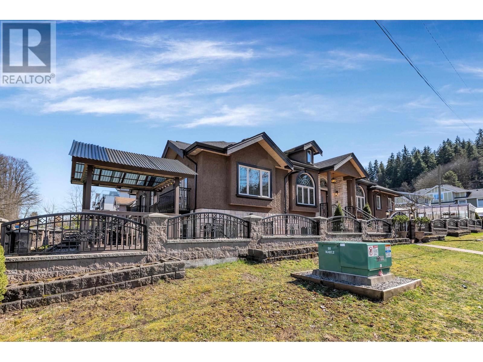 Photo 3 of 2701 St George Street, Port Moody BC