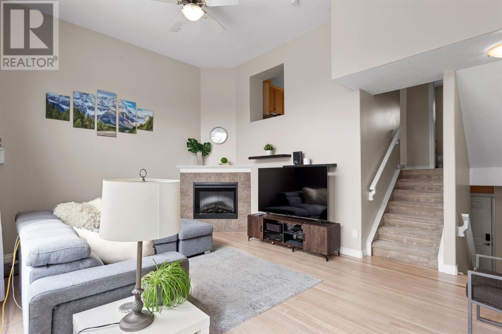 13 Dover Mews SE, Calgary, Alberta