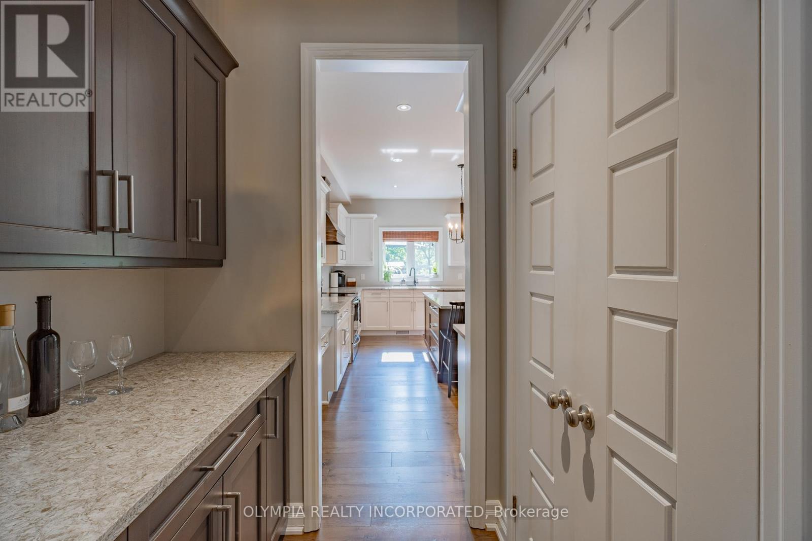 Photo 1 of 6149 Cuviello Court, Niagara Falls ON