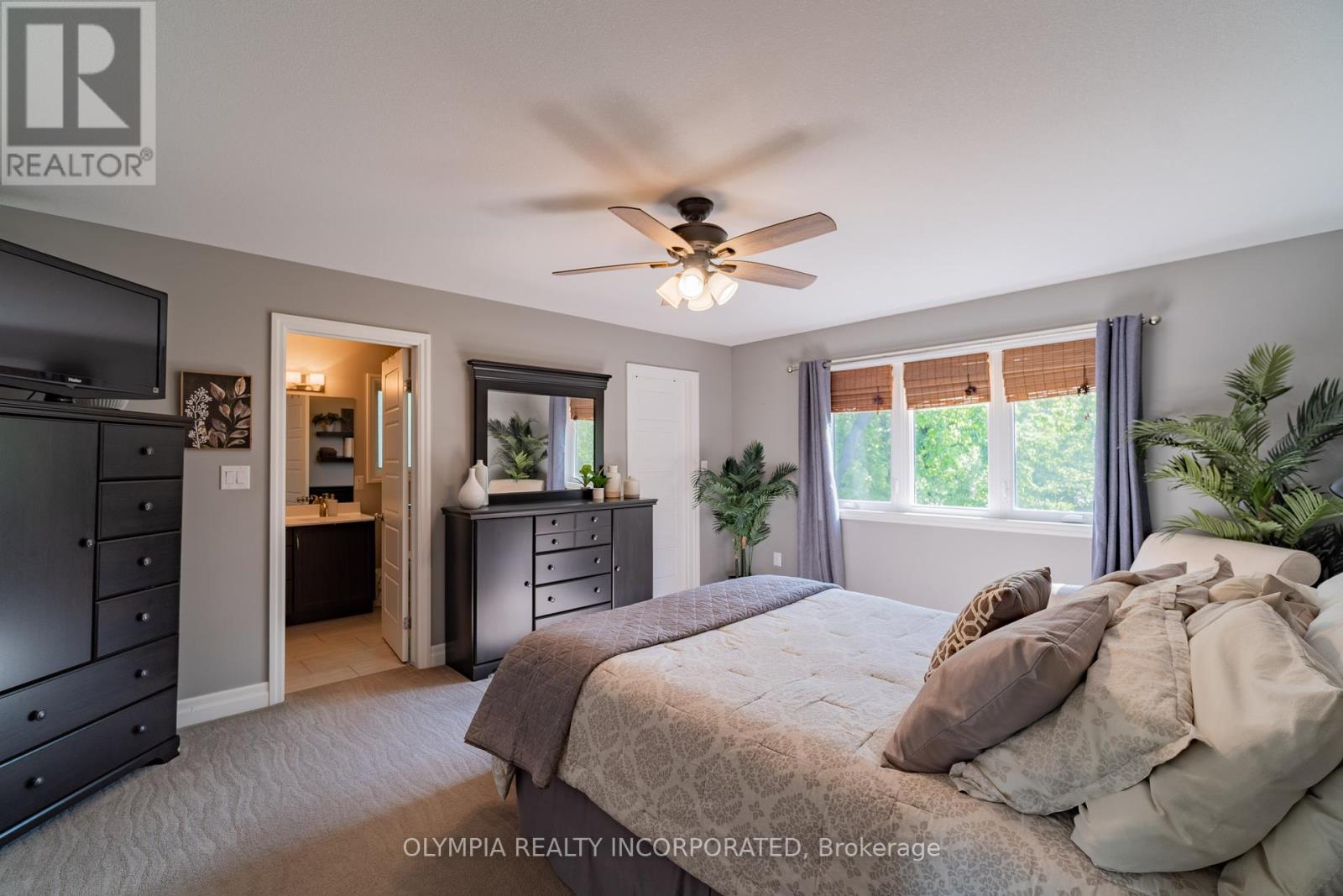 Photo 11 of 6149 Cuviello Court, Niagara Falls ON