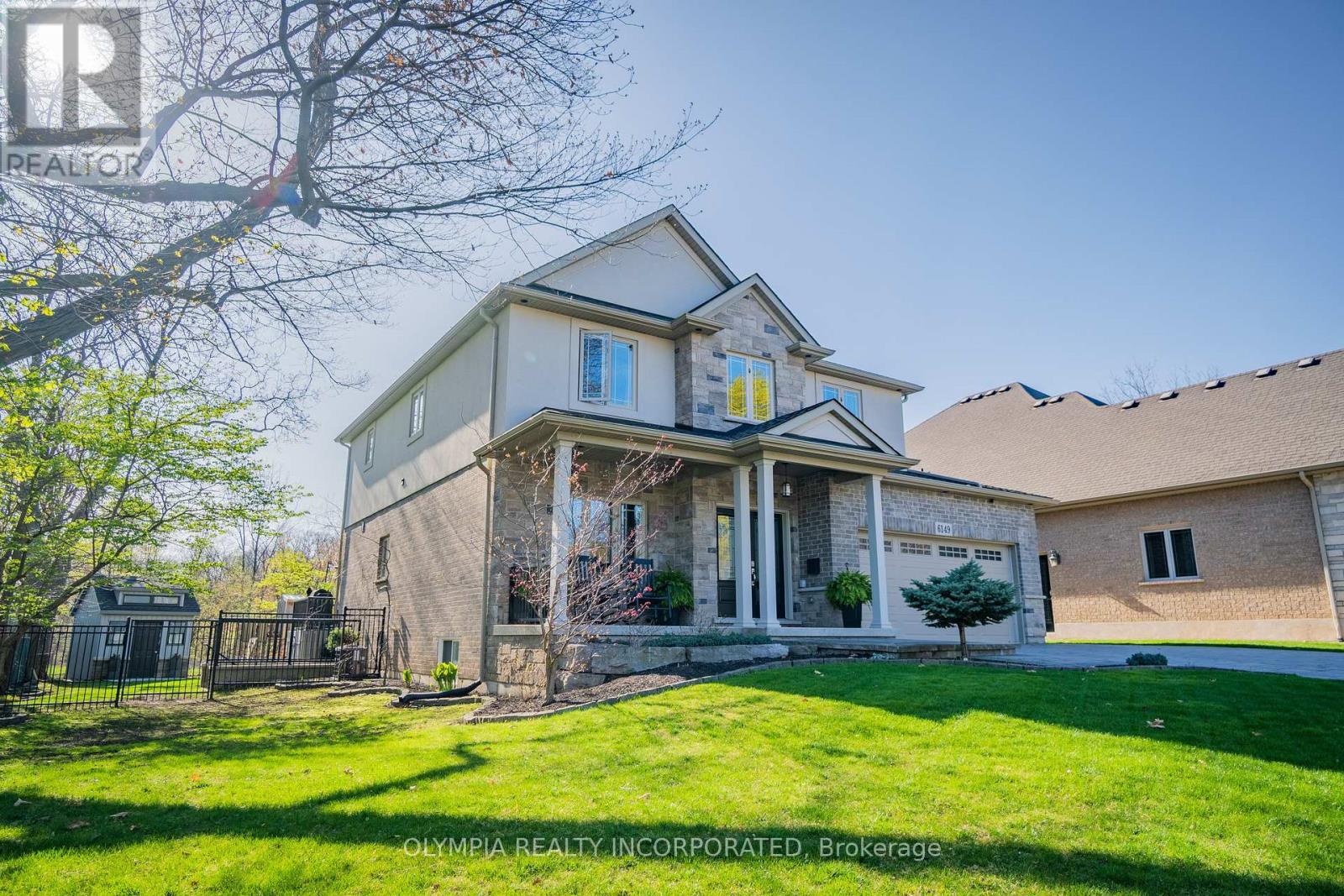 Photo 3 of 6149 Cuviello Court, Niagara Falls ON