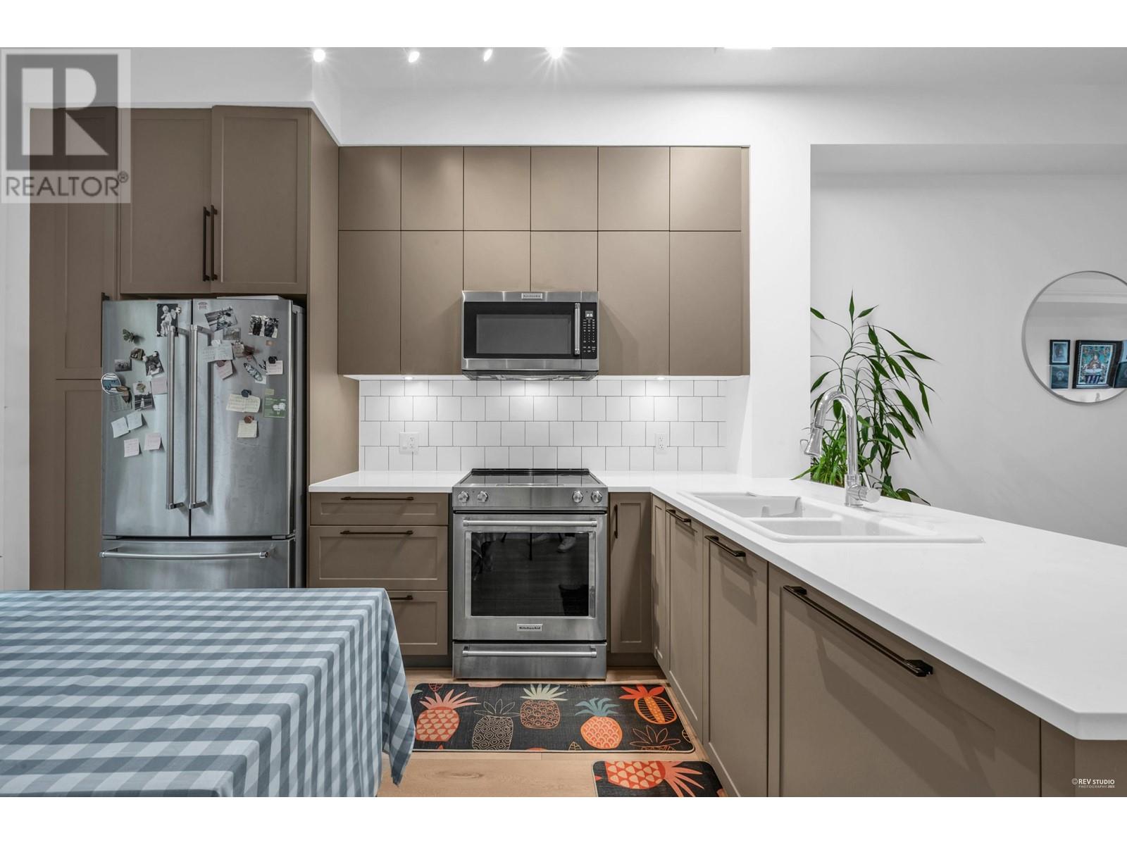 Photo 15 of 64 3552 Victoria Drive, Coquitlam BC