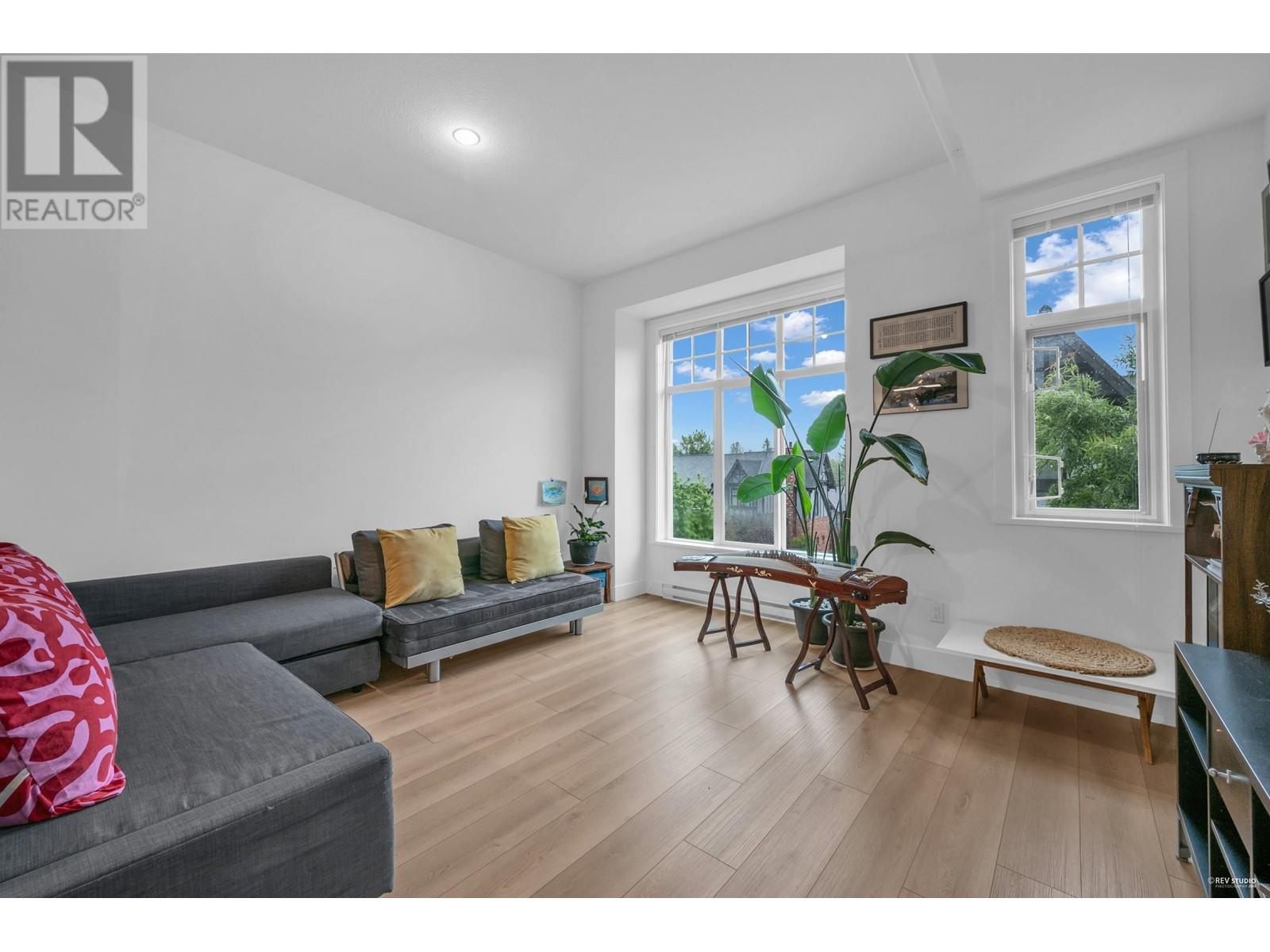 Photo 8 of 64 3552 Victoria Drive, Coquitlam BC