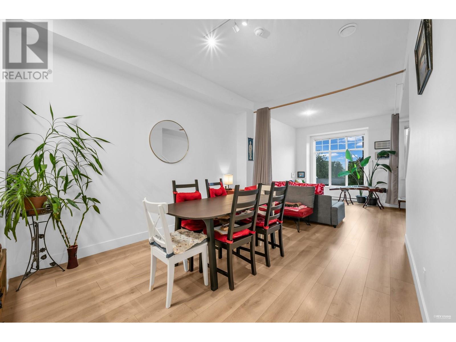 Photo 32 of 64 3552 Victoria Drive, Coquitlam BC