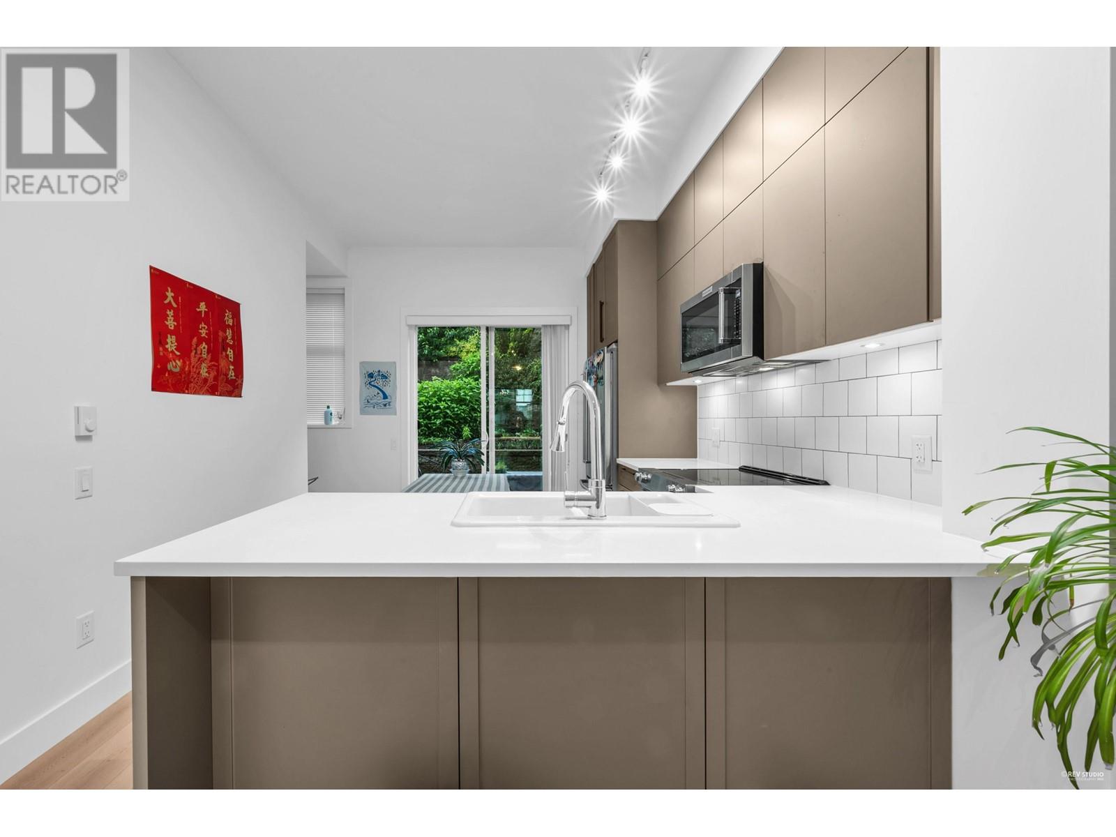 Photo 9 of 64 3552 Victoria Drive, Coquitlam BC