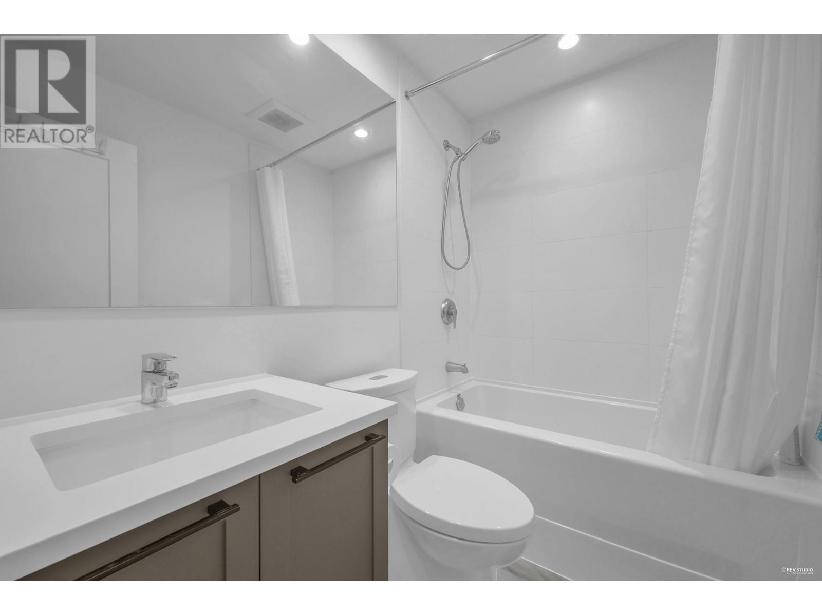 Photo 33 of 64 3552 Victoria Drive, Coquitlam BC