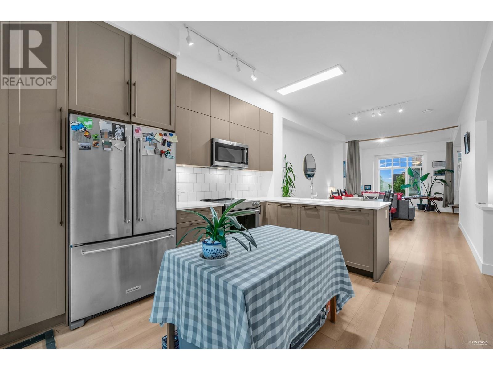 Photo 22 of 64 3552 Victoria Drive, Coquitlam BC