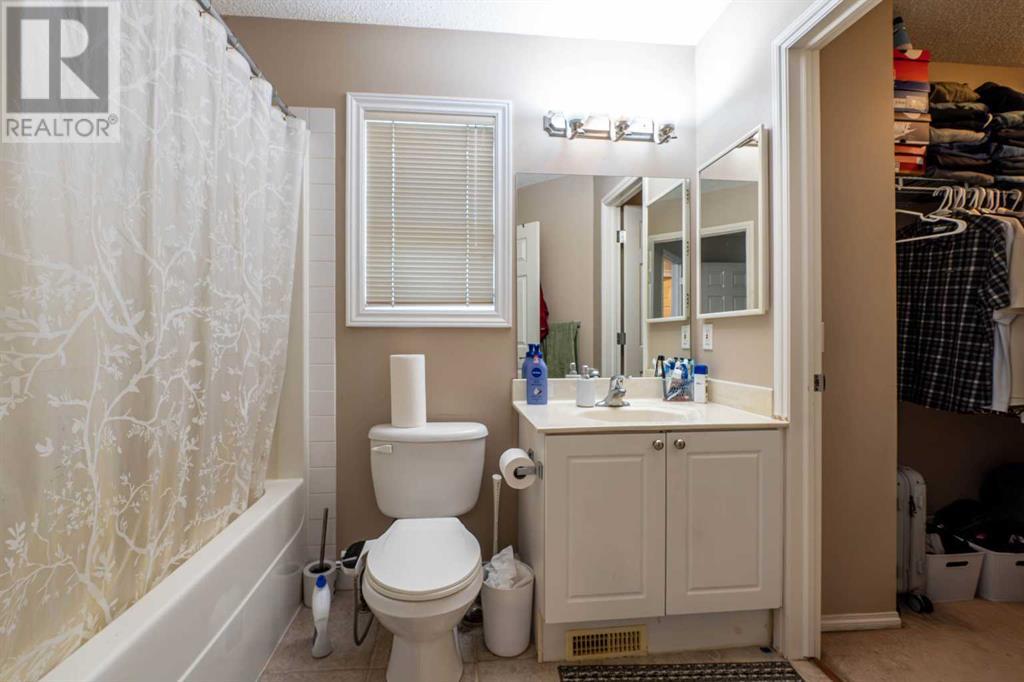 Single Family House for Sale in  Saddleridge Close NE Saddle Ridge Calgary 