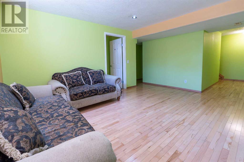 Single Family House for Sale in  Saddleridge Close NE Saddle Ridge Calgary 