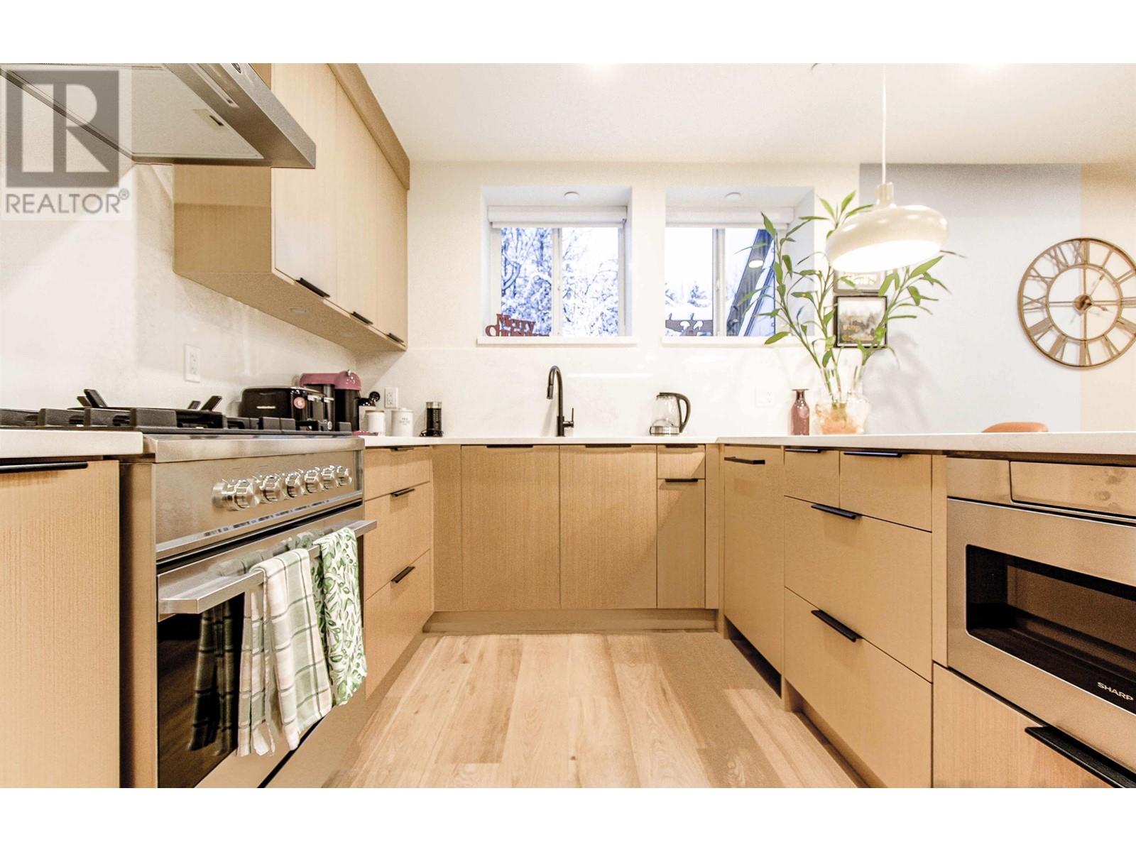 Photo 13 of 4542 Quebec Street, Vancouver BC