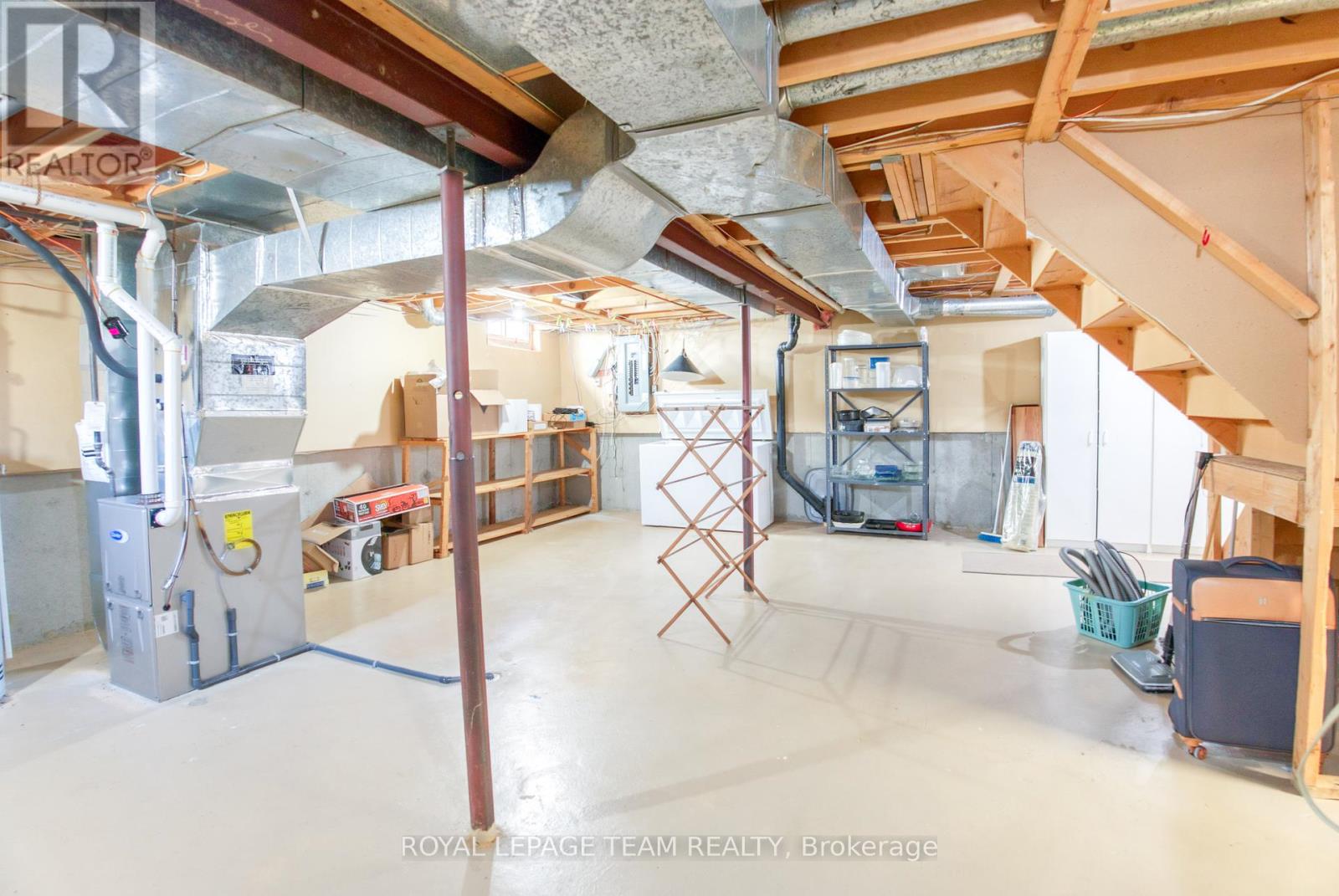 https://ddfcdn.realtor.ca/listing/TS638851421630100000/reb76/highres/8/x12104768_35.jpg