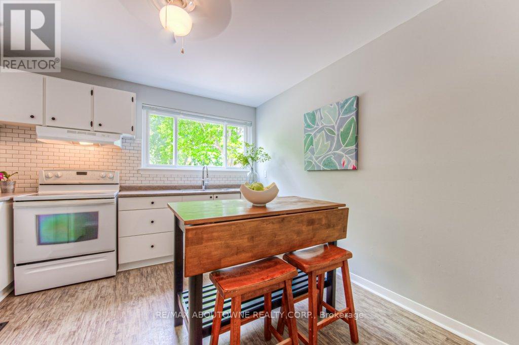 Photo 16 of 5503 Schueller Crescent, Burlington ON