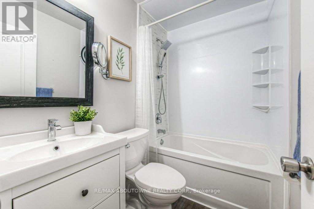 Photo 19 of 5503 Schueller Crescent, Burlington ON