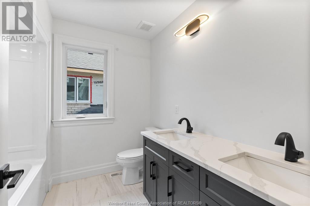 Photo 18 of 1223 Campana Crescent, Lakeshore ON