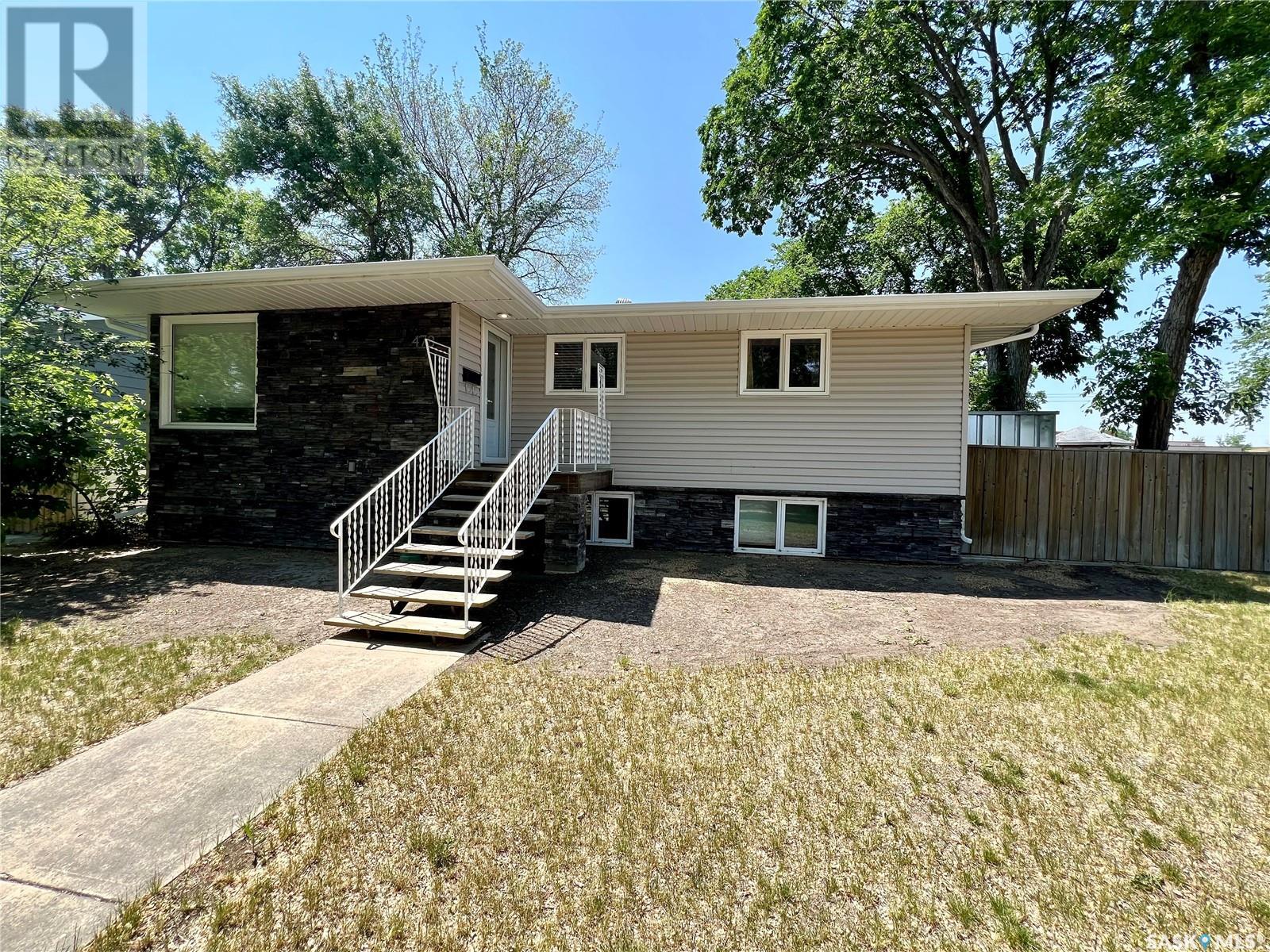 Single Family House Bungalow for Sale in  th AVENUE NW Swift Current 