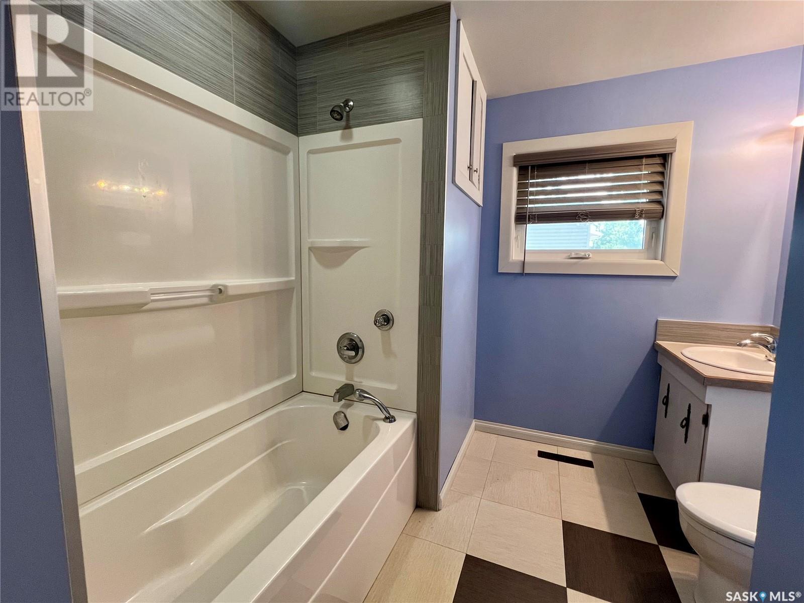 Single Family House Bungalow for Sale in  th AVENUE NW Swift Current 