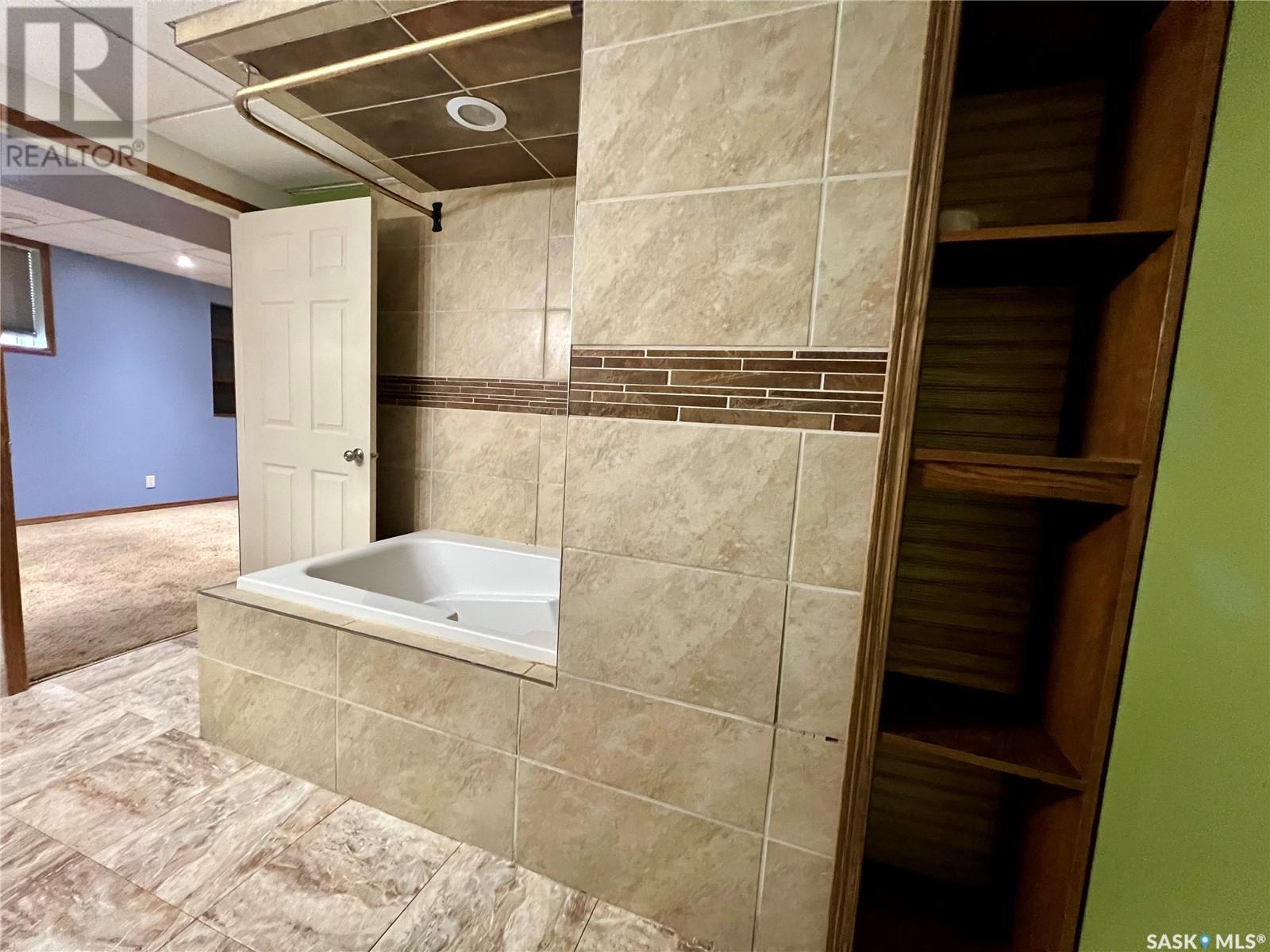 Single Family House Bungalow for Sale in  th AVENUE NW Swift Current 
