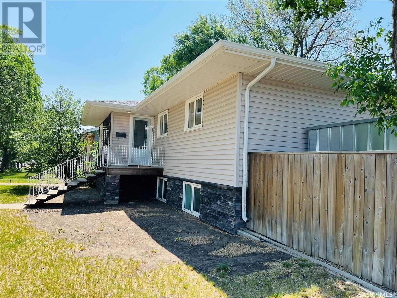 Single Family House Bungalow for Sale in  th AVENUE NW Swift Current 
