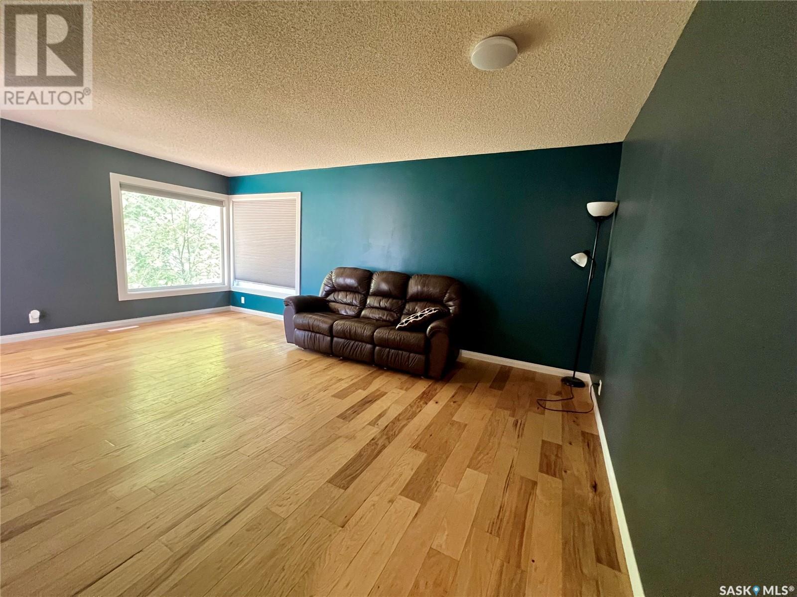 Single Family House Bungalow for Sale in  th AVENUE NW Swift Current 