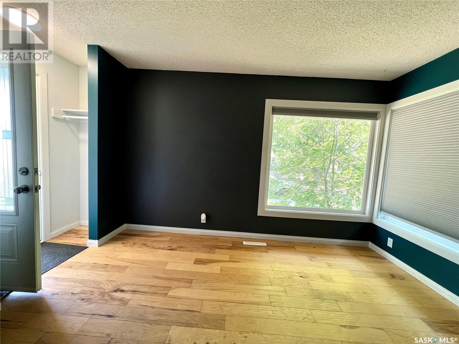 Single Family House Bungalow for Sale in  th AVENUE NW Swift Current 