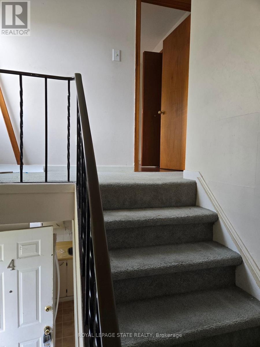 Photo 14 of 4 153 Limeridge Road W, Hamilton ON