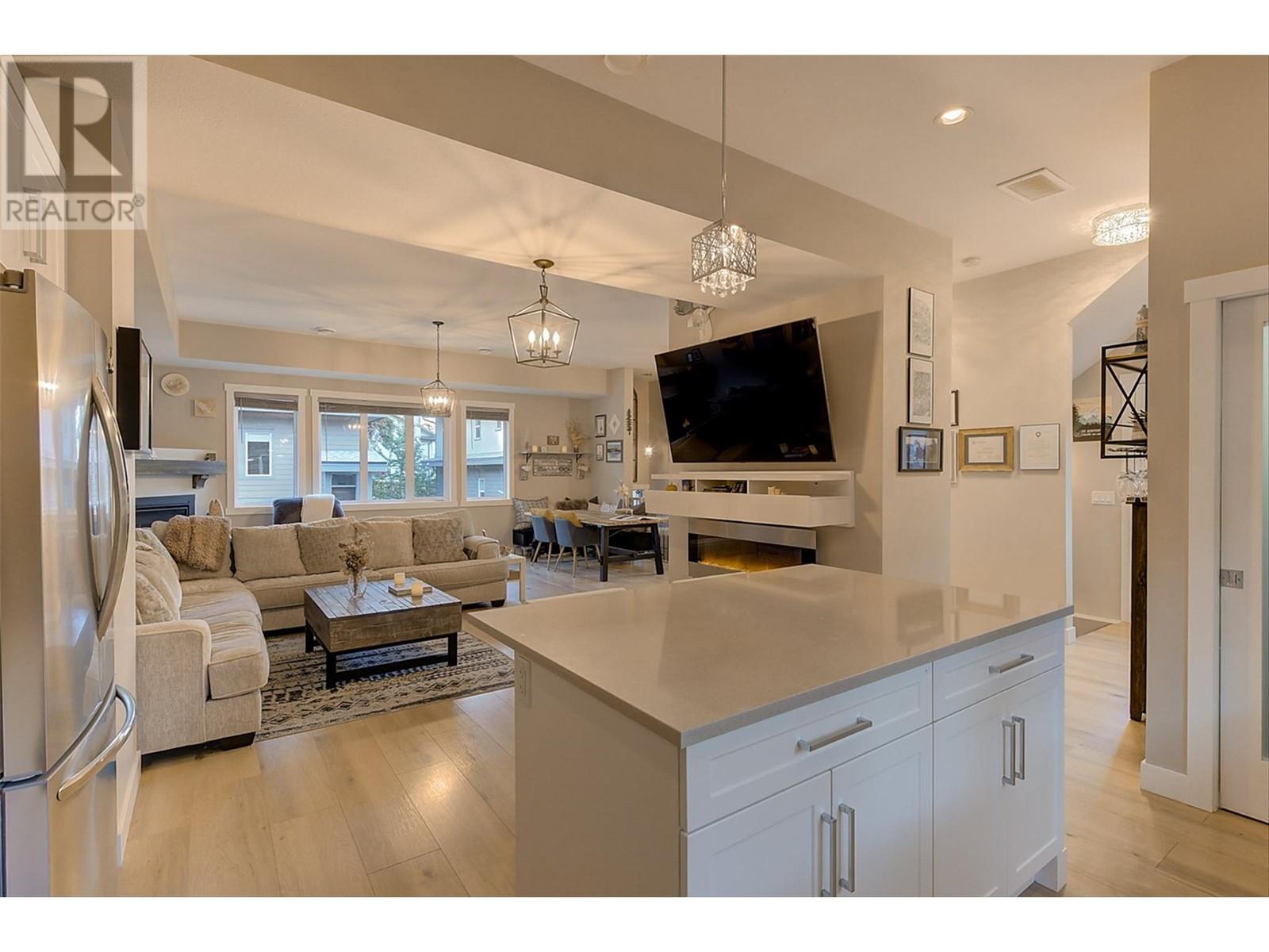 #13 2893 ROBINSON ROAD - Image 11