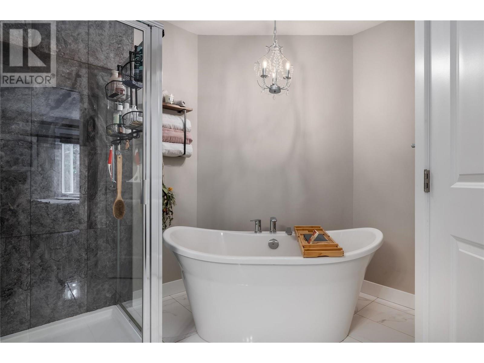 #13 2893 ROBINSON ROAD - Image 19