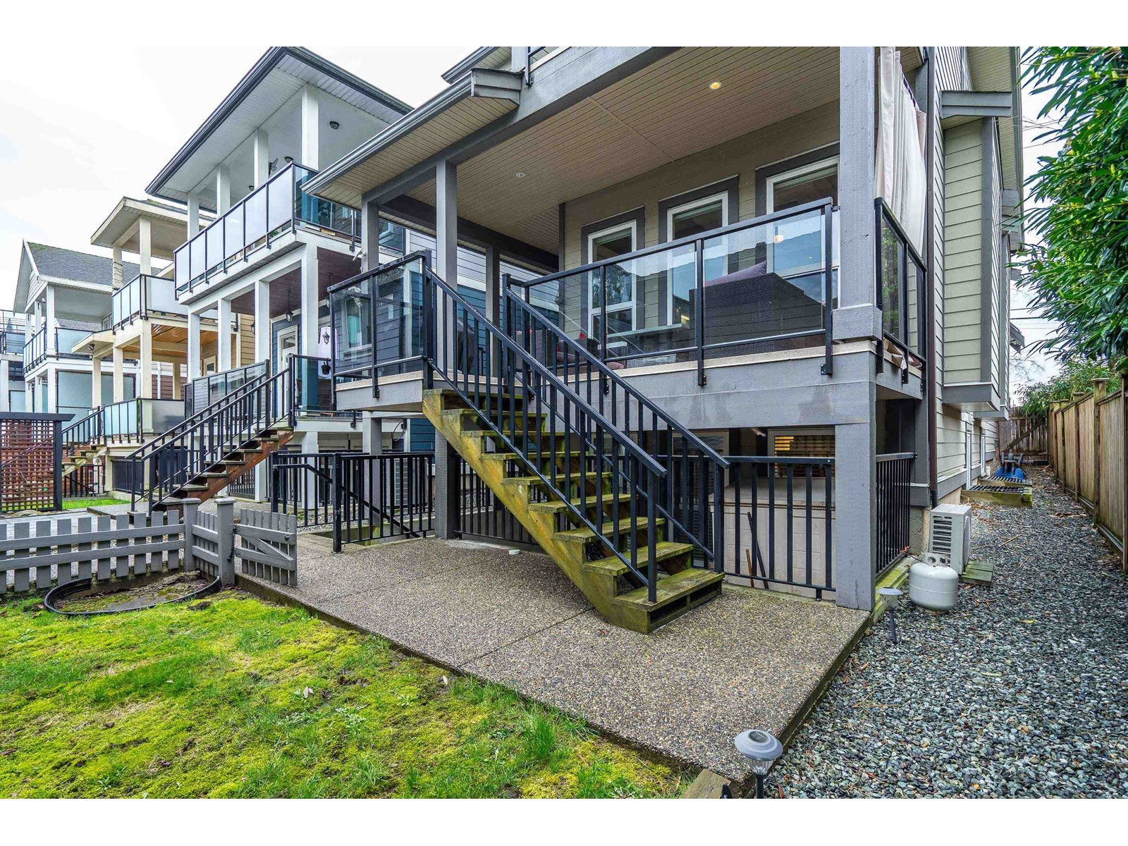 11 1426 FINLAY STREET, White Rock real estate listing R2978064