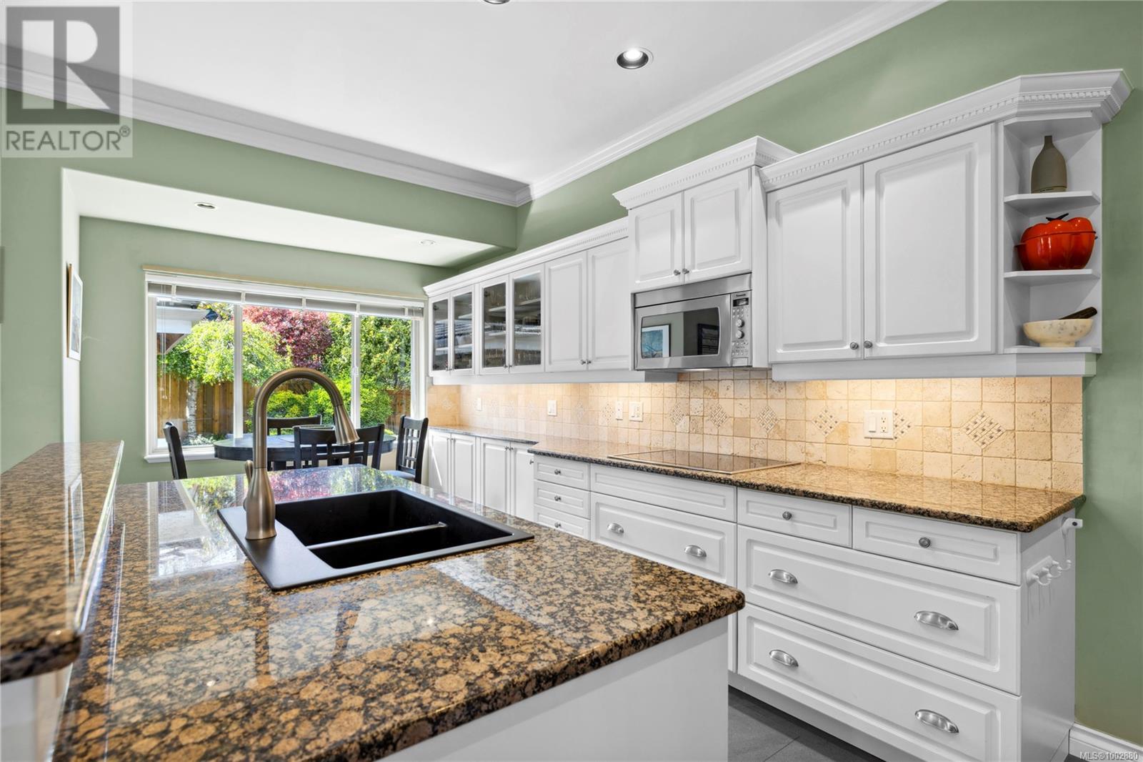 Photo 17 of 5331 Bayshore Dr, Nanaimo BC