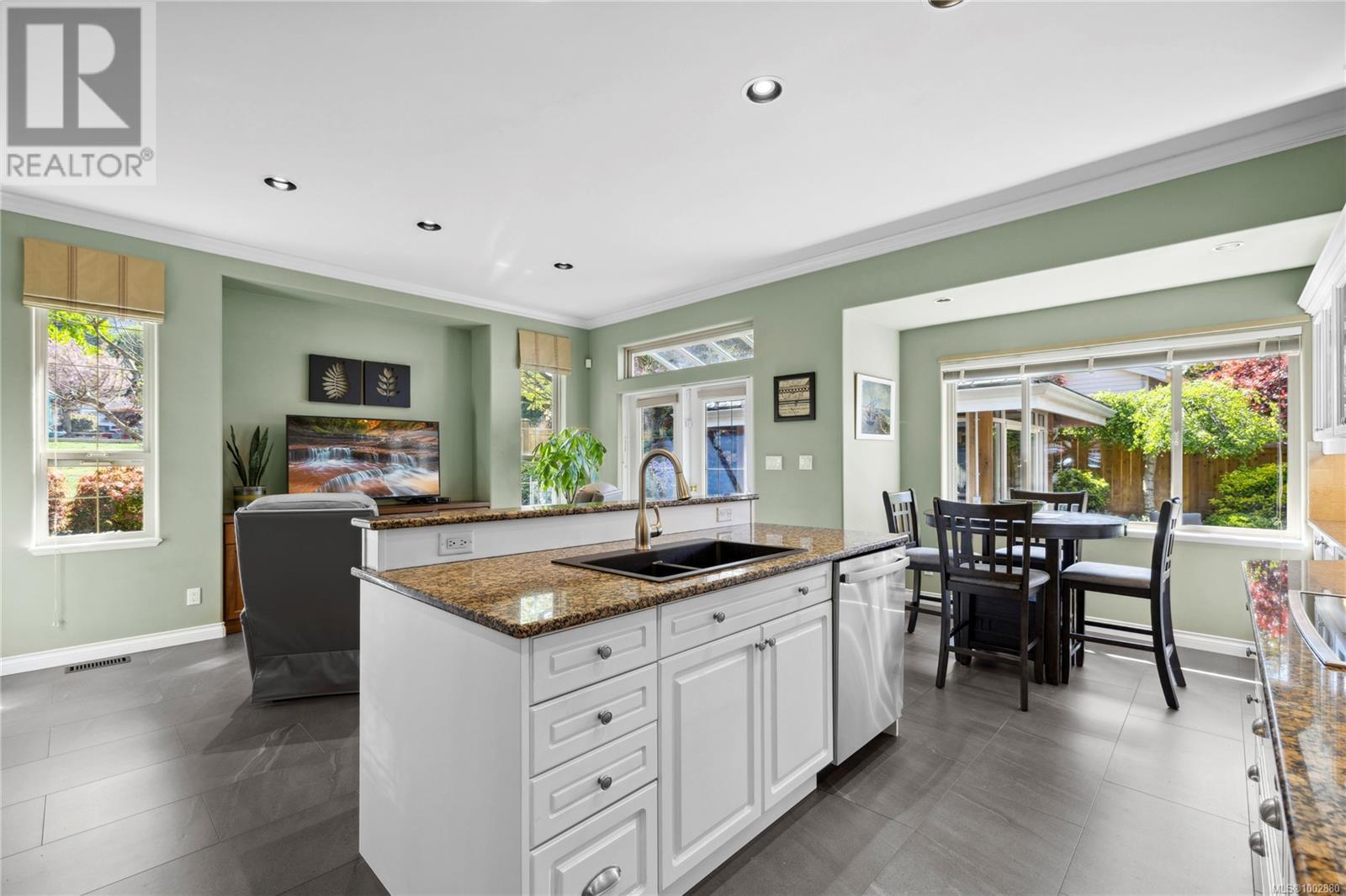 Photo 19 of 5331 Bayshore Dr, Nanaimo BC