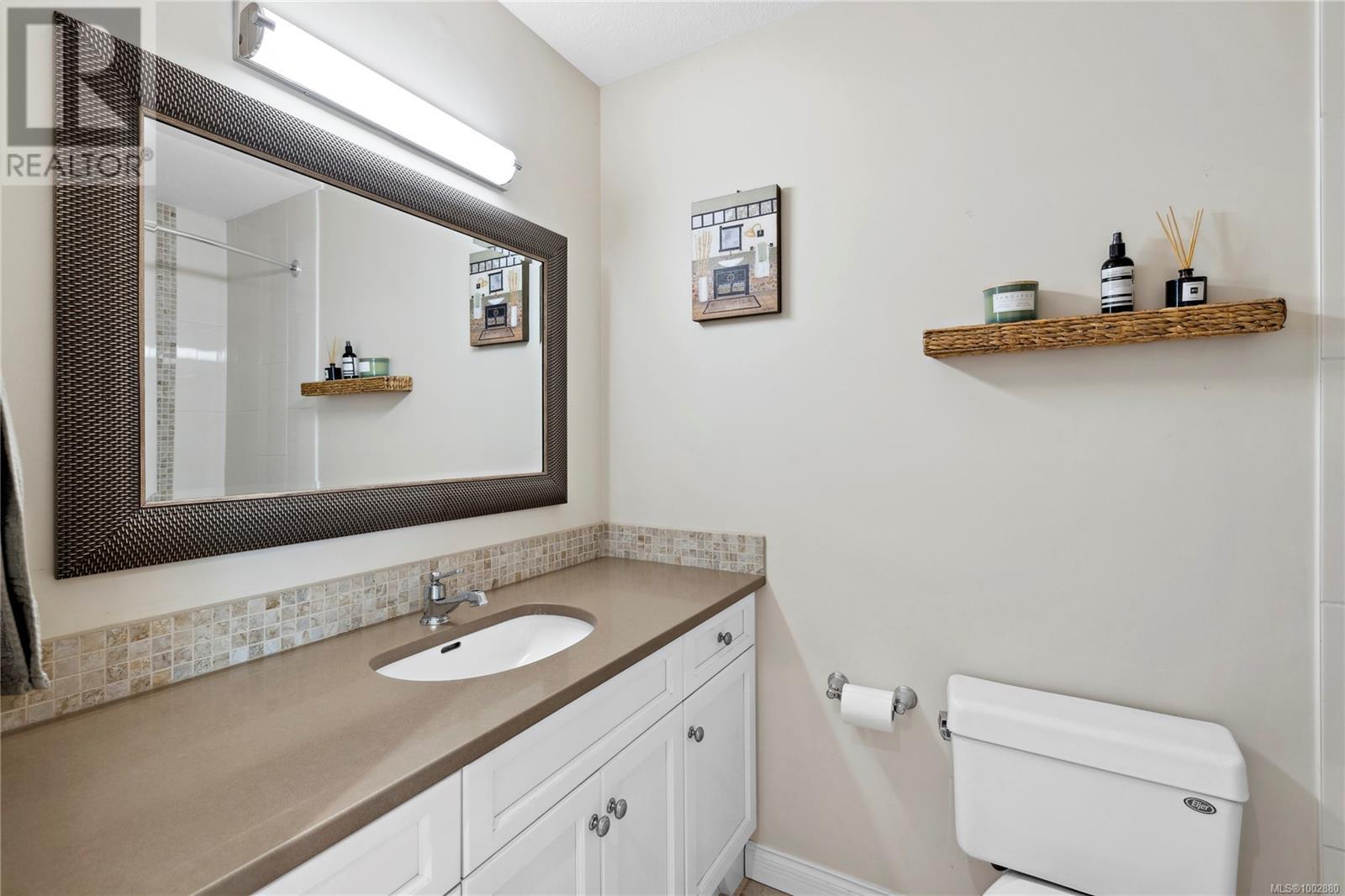 Photo 31 of 5331 Bayshore Dr, Nanaimo BC